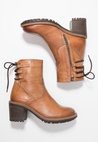 Pier One Botines con cordones - cognac
