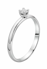 Anello d'argento con una fascia liscia e lucida e un diamante tondo incastonato in una montatura a sei griffe. Design semplice ed elegante.