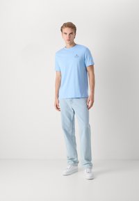 Tommy Hilfiger STACK TEE - T-shirt basic - vessel blue