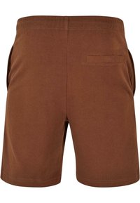 Bruine katoenen shorts met zijzakken en één achterzak. Het ontwerp is eenvoudig, met een gladde textuur en een rechte snit.