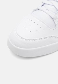 Puma SHUFFLE UNISEX - Sapatilhas - white/bold blue/new navy/gold