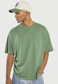 Redefined Rebel TOKE TEE - Lihtne T-särk - myrtle