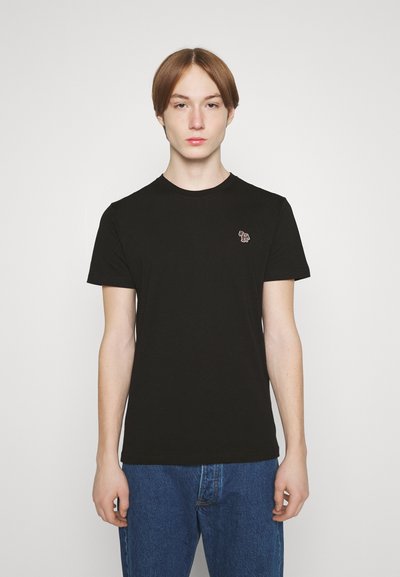 Zwarte katoenen T-shirt met een ronde hals en korte mouwen. Bevat een klein, meerkleurig geborduurd logo op de linker borst.