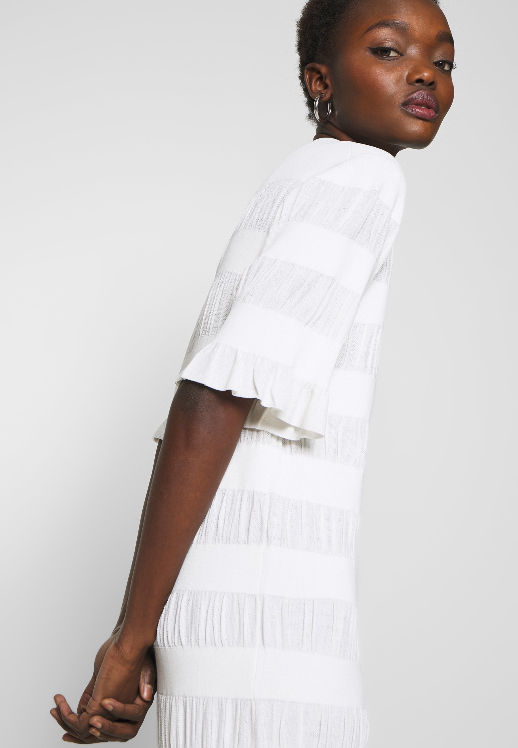By Malene Birger HELOSIS Stickad klänning soft white By Malene Birger HELOSIS Stickad klänning soft white