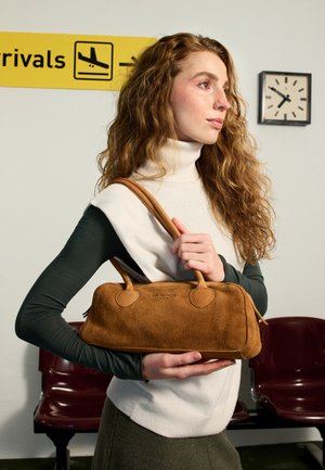 HOLZRICHTER Berlin, HOLZRICHTER BERLIN SCHULTERTASCHE EAST WEST SCHULTERTASCHE 2-1 (M) - Handtasche - caramel