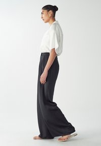 WILLA NAT - Püksid - black