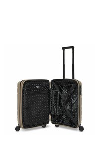 Maleta rígida en color marrón claro con un interior texturizado negro, que cuenta con un compartimento con cremallera, correas cruzadas y un mango retráctil.