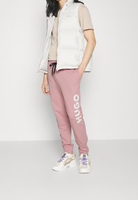 HUGO Jogginghose - light pink