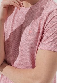 AC&CO / ALTINYILDIZ CLASSICS Print T-shirt - red