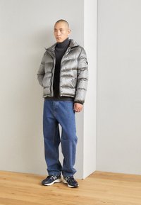 Antony Morato REGULAR FIT JACKET WITH AN IRIDESCENT EFFECT - Chaqueta de invierno - grey