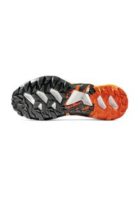 Suola di scarpa in gomma nera e arancione con un design testurizzato e un modello di battistrada aggressivo per una migliore aderenza, con un dettaglio del logo visibile.
