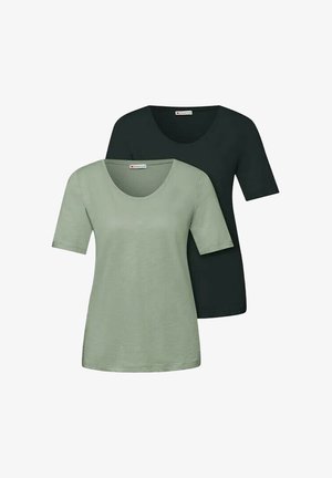 Dos camisetas básicas de cuello redondo, una verde claro al frente y otra verde oscuro detrás, mostradas sobre un fondo blanco.