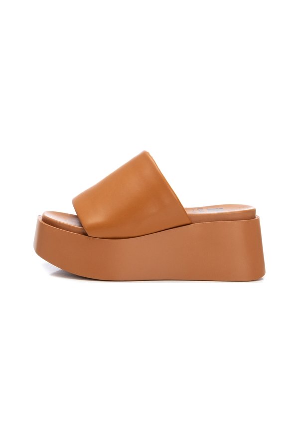Platform sandals camel