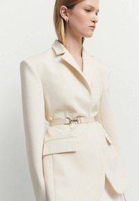 Mango BLANQUI - Kratka jakna - off-white
