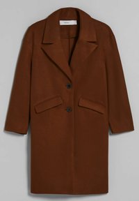 Brązowy płaszcz z mieszanki wełny ma klapowy kołnierz, dwie przednie kieszenie i dwa czarne guziki. Projekt jest prosty, z krótkimi rękawami.