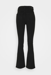 Jean flare taille haute noir avec poches arrière vu de dos sur fond blanc uni.