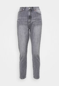 Högmidjade raka jeans i urtvättad grå denim. Har fem fickor, bälteshällor och en framsidans knäppning med knapp och dragkedja.