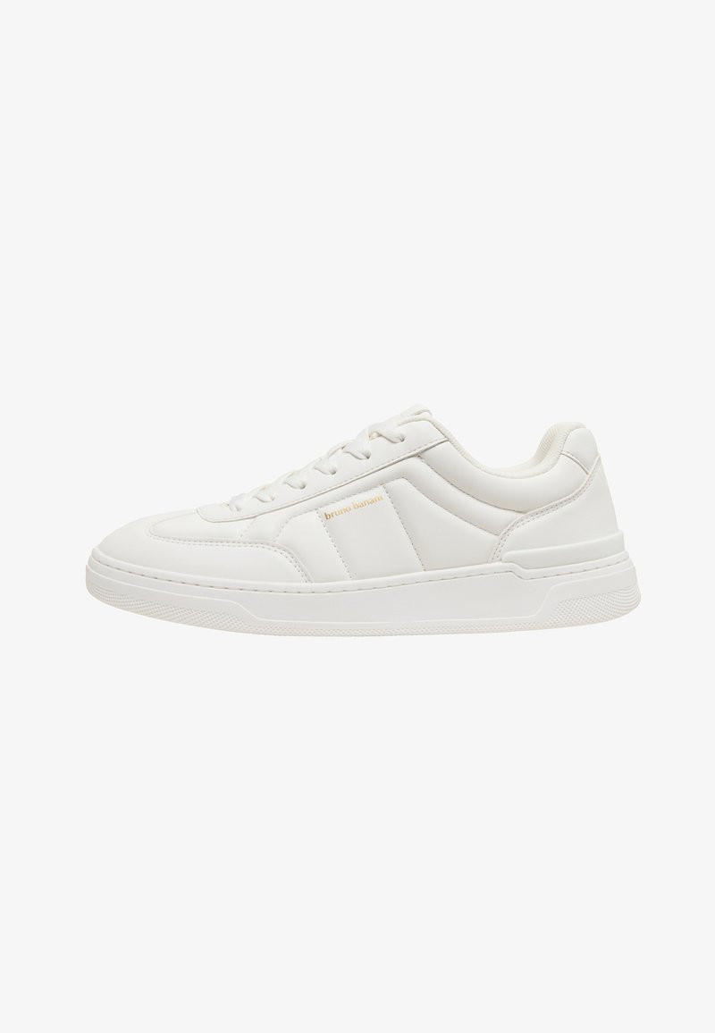 Baskets basses blanches avec lacets, semelle texturée et logo discret de la marque sur le panneau latéral, sur fond blanc uni.