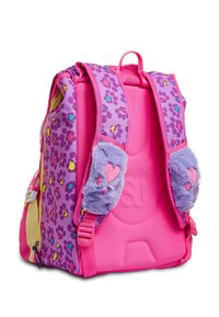 Zaino rosa con un design a motivi viola e accenti gialli. Include spallacci morbidi viola con dettagli a forma di cuore.