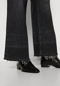 Mos Mosh Jean flare - black