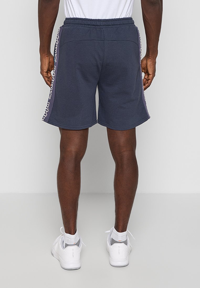 REGULAR FIT