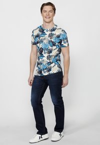 Koroshi SHORT SLEEVE - Apdrukāts T-krekls - azul   blue