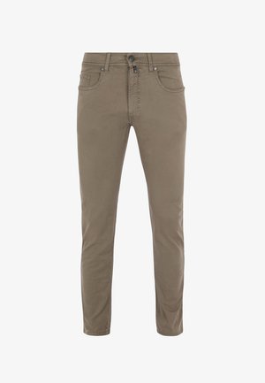 Khaki broek van een katoenmix. Slim fit ontwerp, met een sluiting met een knoop aan de voorkant en vijf zakken. Soepele textuur met subtiele stiksels.