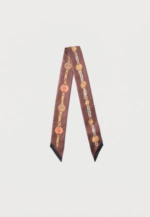 Rudos šilko skarelės su auksinės ir sidabrinės grandinėlės bei medalių raštu, juodi smaigaliai, išskleista ir sukryžiuotais galais.