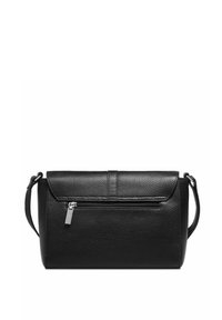 Czarna skórzana torba na ramię z teksturowanym wykończeniem, z przednią kieszenią na zamek, klapą i regulowanym paskiem. Prostokątny kształt.