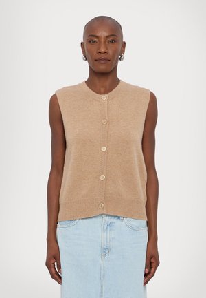 Beige, ermeloes cardigan laget av myk strikket materiale med fem knapper foran og ribbestrikket kantdetalj.