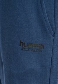 Hummel HMLBOOSTER - Träningsbyxor - dark denim