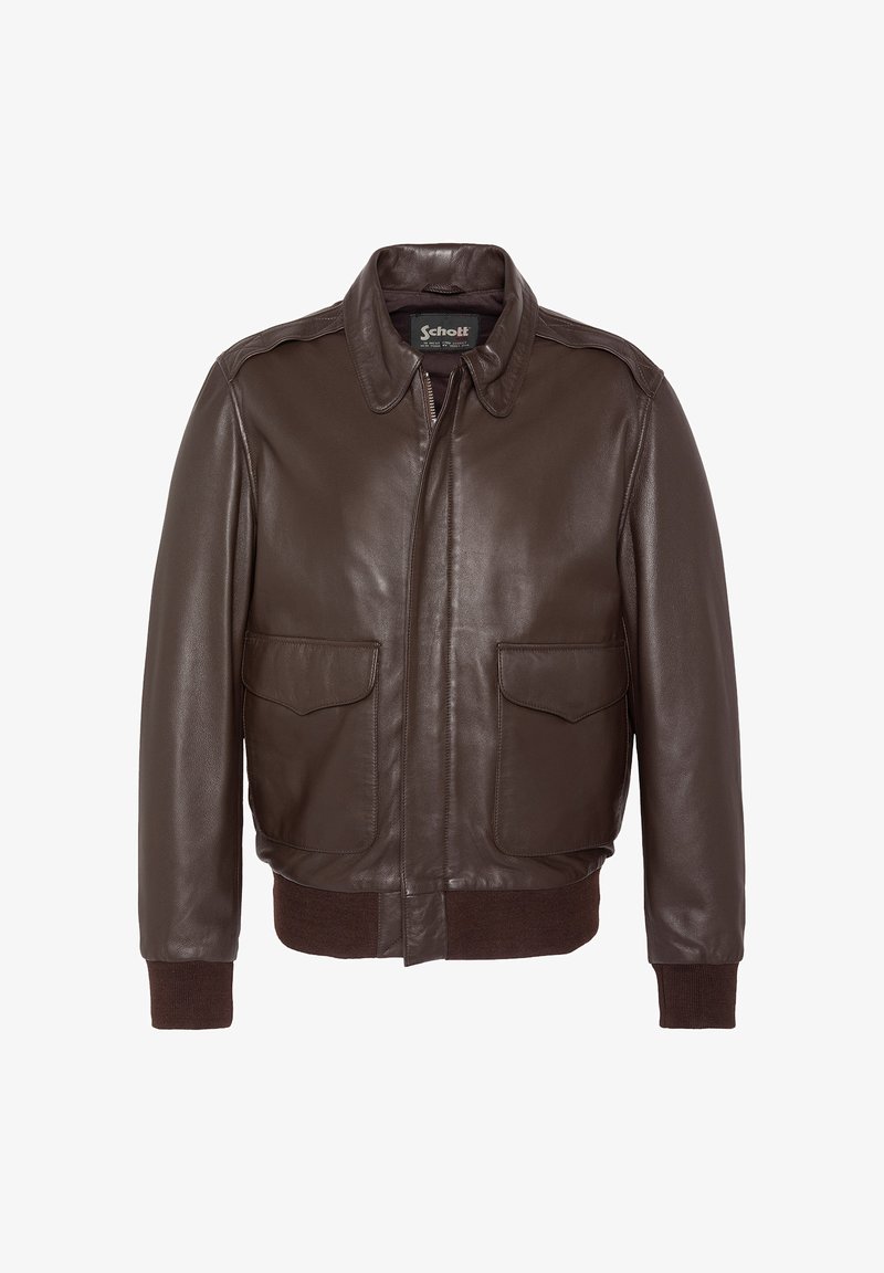 Veste aviateur en cuir marron avec fermeture éclair frontale, deux poches à rabat, poignets et ceinture côtelés, dotée d'un col classique et d'une étiquette de la marque Schott à l'intérieur.
