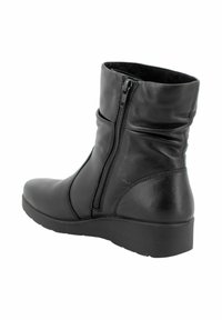 Stivale alla caviglia nero in pelle liscia, con cerniera laterale, design leggermente sgualcito e suola bassa e spessa.