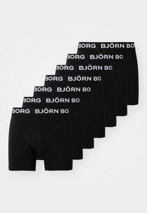 Schwarze Boxer-Briefs aus weichem Stoff, mit einem breiten elastischen Bund, auf dem der Text "BJÖRN BORG" in Weiß in gestapelter Anordnung erscheint.