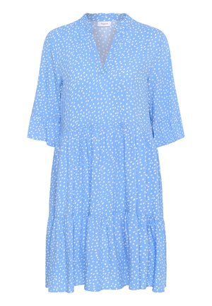 Vestido azul claro con mangas cortas y acampanadas, escote en V y un dobladillo escalonado. Decorado con puntos blancos irregulares en toda la tela.