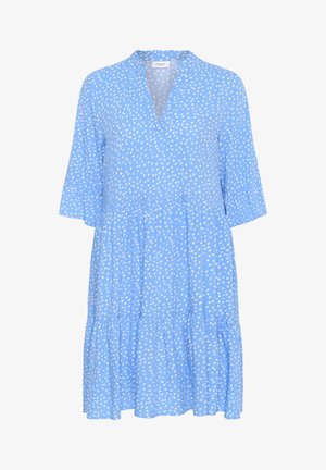 Vestido azul claro con mangas cortas y acampanadas, escote en V y un dobladillo escalonado. Decorado con puntos blancos irregulares en toda la tela.