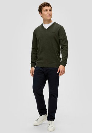 s.Oliver MIT LOGOSTICKERE - Jumper - olivgrün
