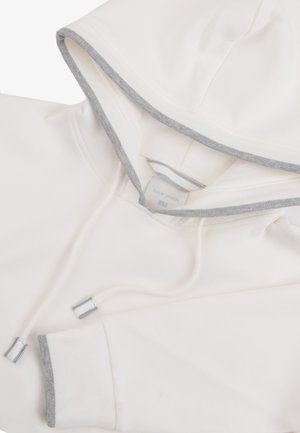 Weißes Kapuzen-Sweatshirt mit grauem Besatz am Kapuzenrand, an den Enden des Kordelzugs und an den Bündchen, gefaltet dargestellt, mit sichtbarem Markenschild.