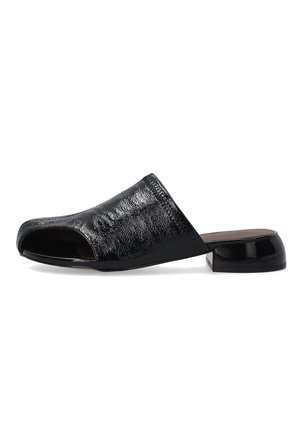 Sort laklæder mule med åben tå og lav blokhæl, glat polstret indersål, slip-on stil.