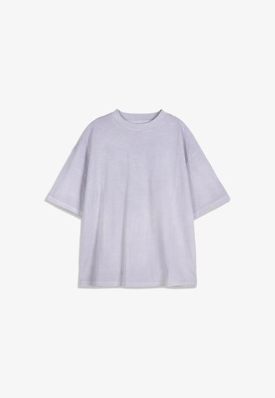 T-shirt ample en coton violet clair à manches courtes avec col rond, présenté sur un fond blanc.