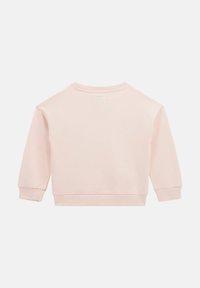 Helles rosa Langarmbaby-Sweatshirt mit gerippten Bündchen und Saum, von hinten auf weißem Hintergrund dargestellt.