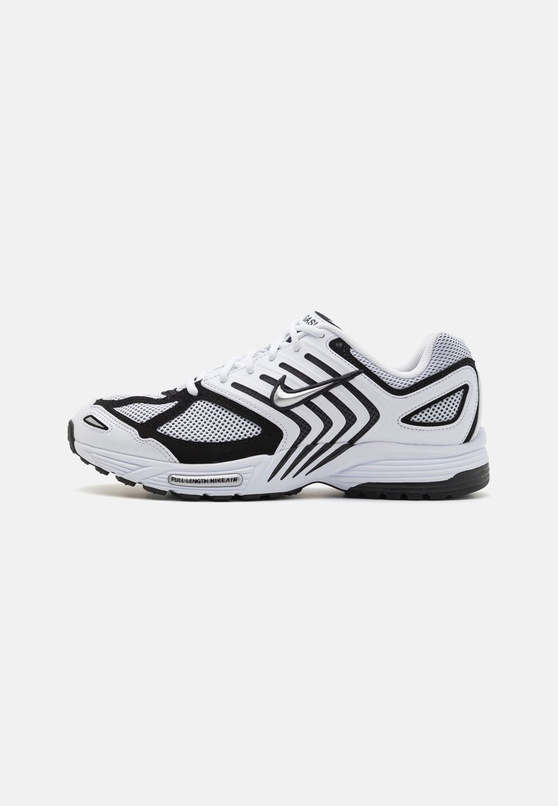 Sapatos de corrida Nike com um upper em malha preto e branco, design de onda único, colarinho acolchoado e sola de borracha texturizada para tração.