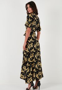 LELA REGULAR FIT - Vestito lungo - black yellow