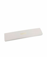 Caja rectangular blanca con una textura suave, que presenta letras doradas en relieve que dicen "amor" en la superficie superior.