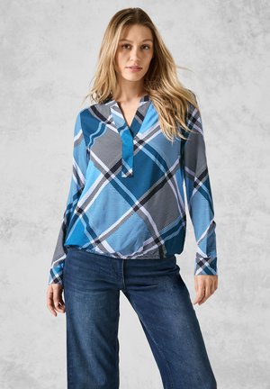 Blouse à manches longues en motif à carreaux bleu et noir. Dotée d'un col en V et de poignets fendillés, fabriquée à partir d'un tissu léger avec une texture lisse.