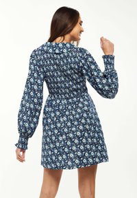 Liquorish WITH PETER PAN COLLAR IN - Day dress - blue