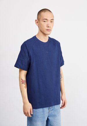- T-shirt basic