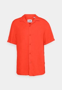 Korte mouwen overhemd in feloranje linnen met een kraag en knopen aan de voorkant. Heeft een ontspannen pasvorm en een lichte ronding bij de zoom.