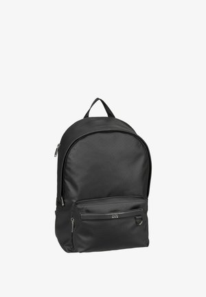 Zaino nero realizzato in tessuto testurizzato, con un compartimento principale con zip e una tasca frontale con bordi lisci e accenti metallici.