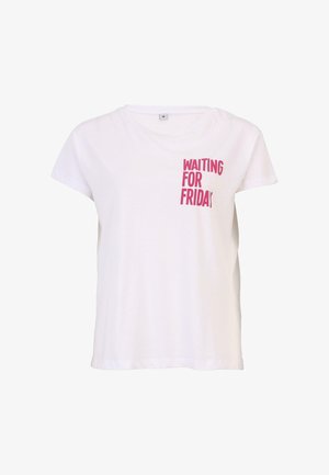 Hvid kortærmet T-shirt med rund halsudskæring og pink tekst, der står "WAITING FOR FRIDAY" på venstre side. Lavet af bomuldsmateriale, afslappet pasform.